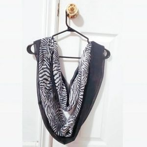 Geri lightweight scarf